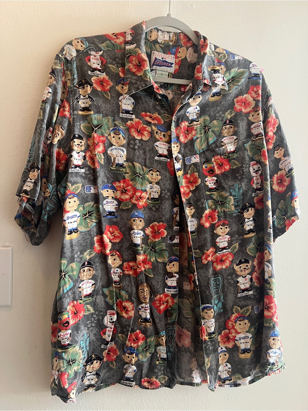 Reyn Spooner Men’s MLB Bobblehead Hawaiian Shirt - Size Large
